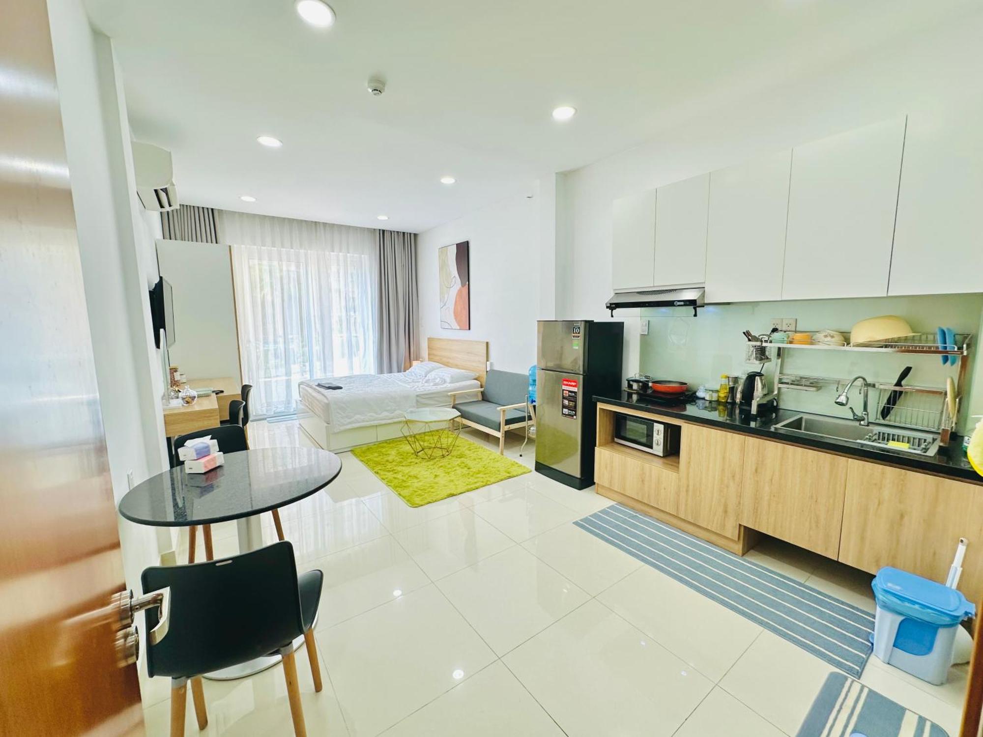 Spacious & Modern 1br W Balcony 302 Căn hộ
