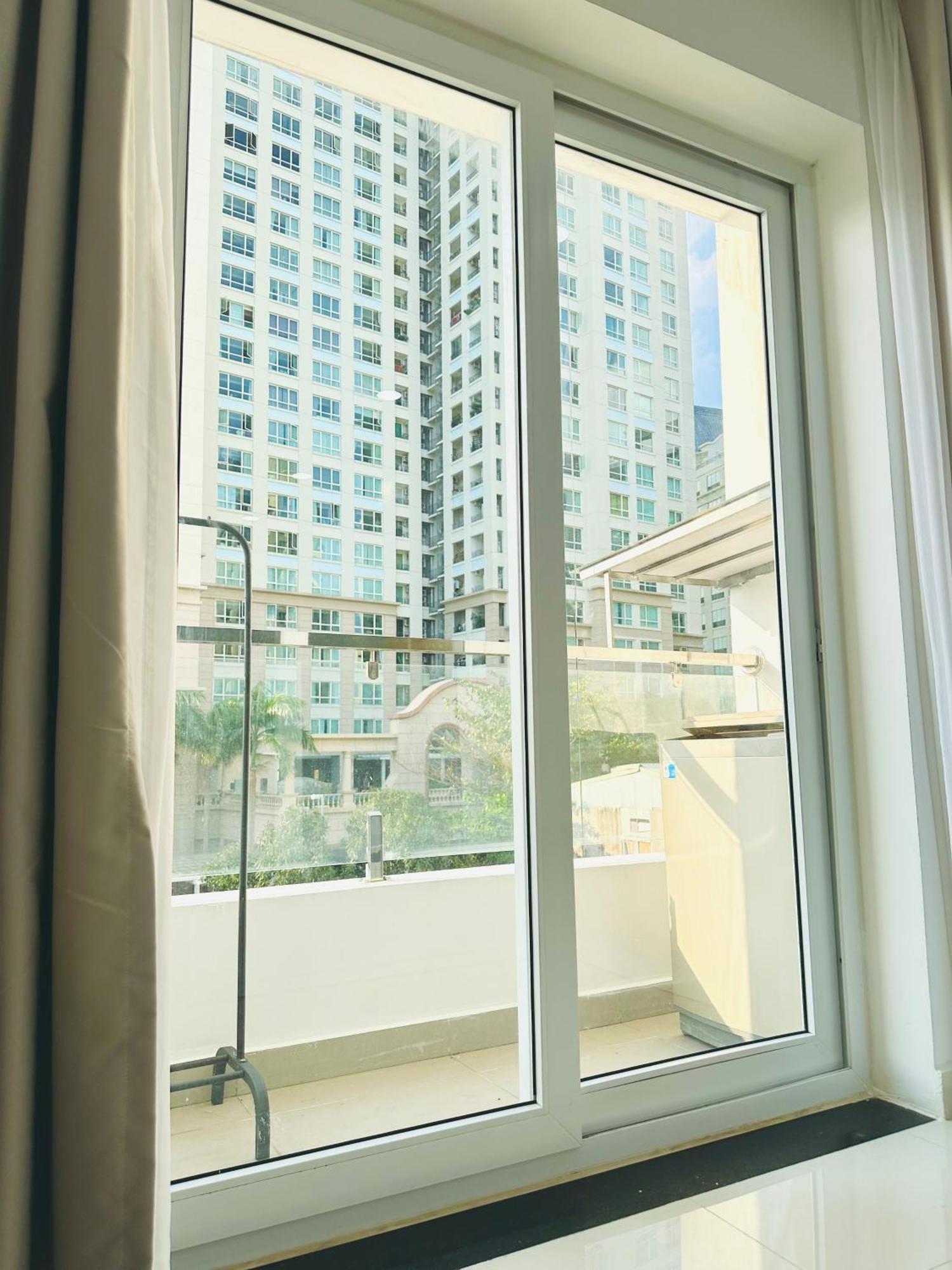 Căn hộ Spacious & Modern 1br W Balcony 302 *